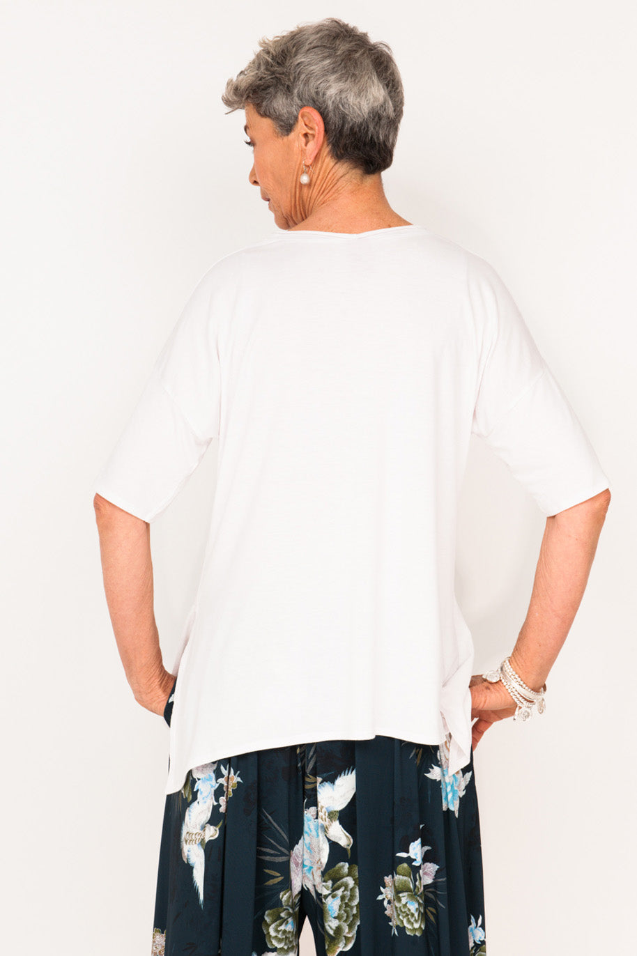 designer-t-shirt-for-women-white-plus-size